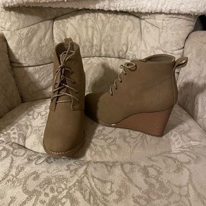 Ladies lace up boots